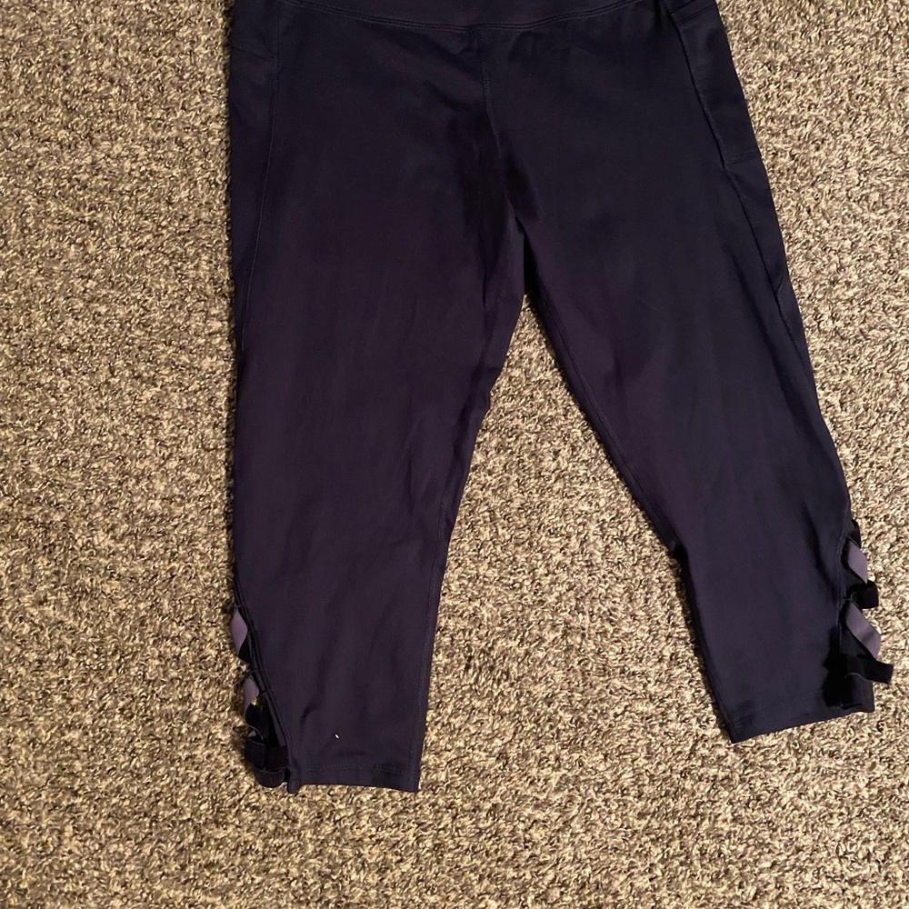 Very dark blue leggings
